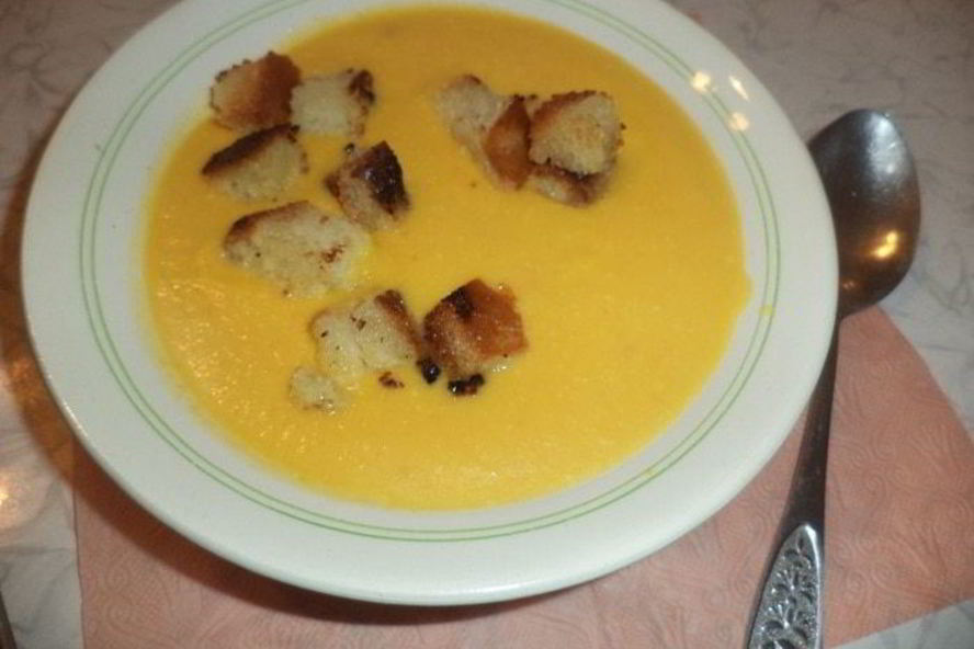 Рецепт тыквенного супа-пюре с чесночными сухариками