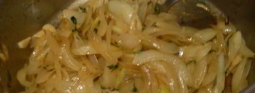 суп с карамелизированным луком, перловкой и листовой капустой. Шаг 3