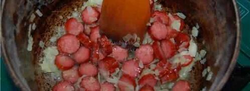 баварский пивной сырный суп с копчеными колбасками. Шаг 24