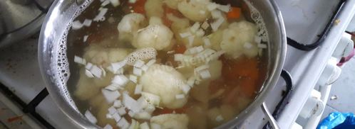 сырный суп с капустой курицей и плавленным сыром. Шаг 8