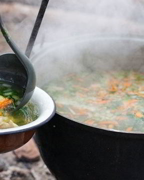 Уха из форели на костре