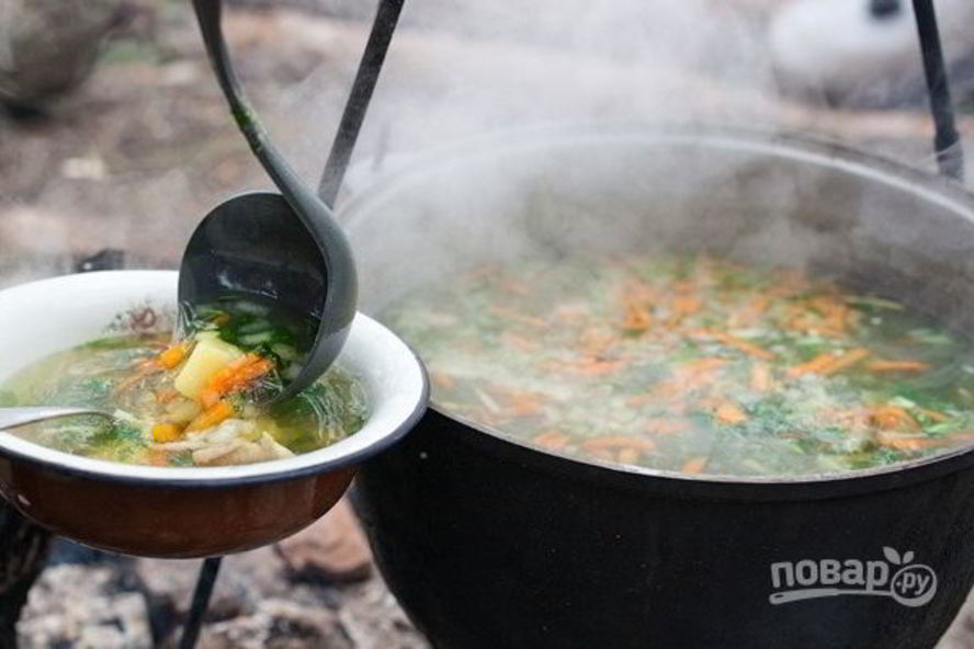 Рецепт ухи из форели на костре