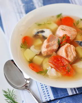 Уха с картофелем и помидорами