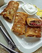 Блинчики с колбасой и сыром