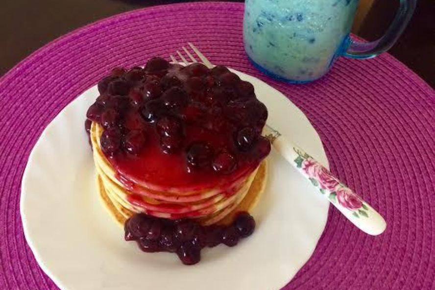 Рецепт панкейков с черничным сиропом