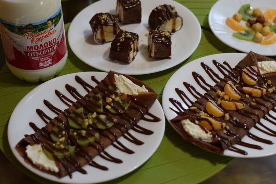 Рецепт шоколадных блинчиков с творожной начинкой