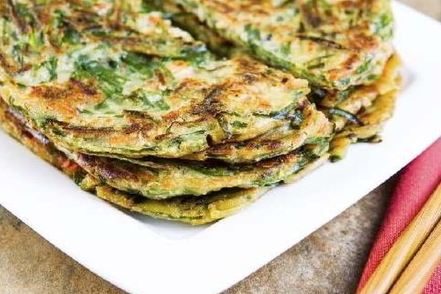 Рецепт сырных блинчиков с петрушкой