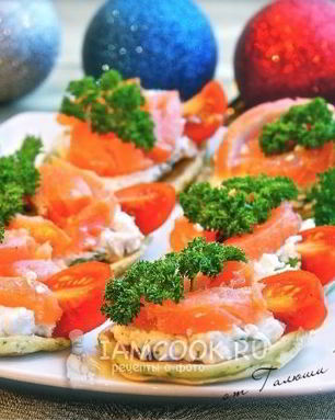 Закусочные блинчики с подкопченным лососем