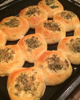 Ароматные чесночные булочки с зеленью