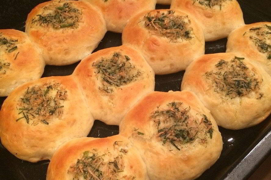 Рецепт ароматных чесночных булочек с зеленью