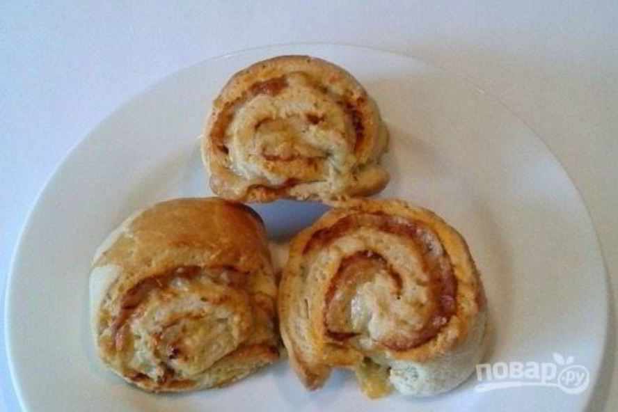 Рецепт булочек-рулетов с сырной начинкой