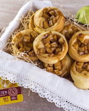 Булочки с яблоками и корицей