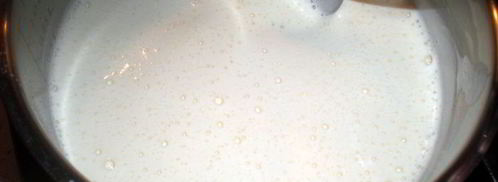 круассаны — пирожные с кондитерским кремом и лепестками миндаля. Шаг 5