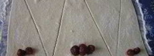 круассаны с земляникой, ежевикой и шоколадом. Шаг 4