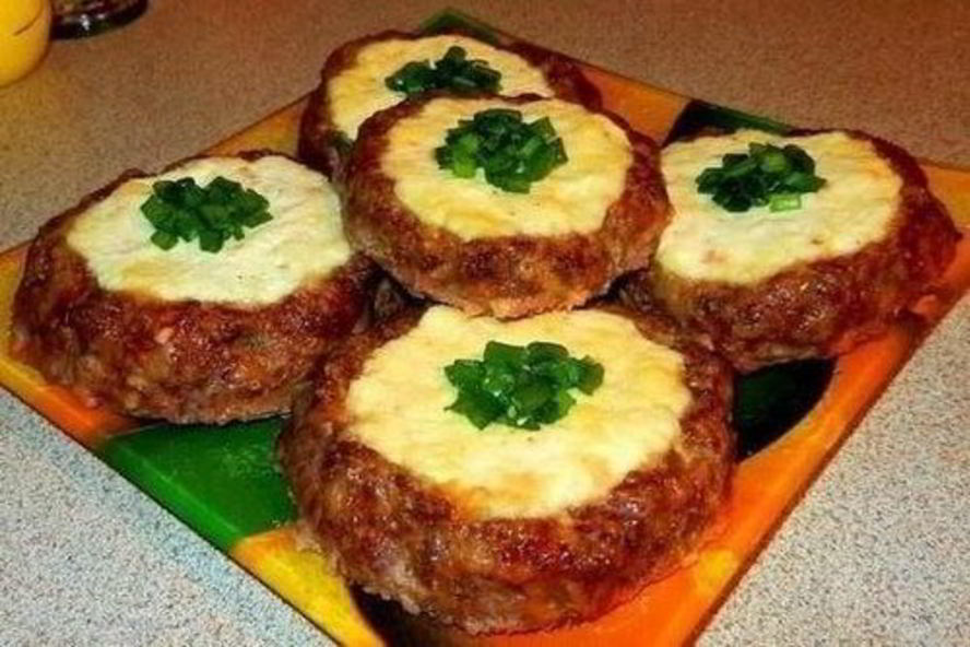 Рецепт мясных ватрушек с сырно-творожной начинкой
