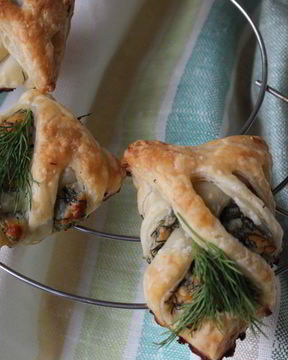 Быстрые слойки с брынзой и зеленью