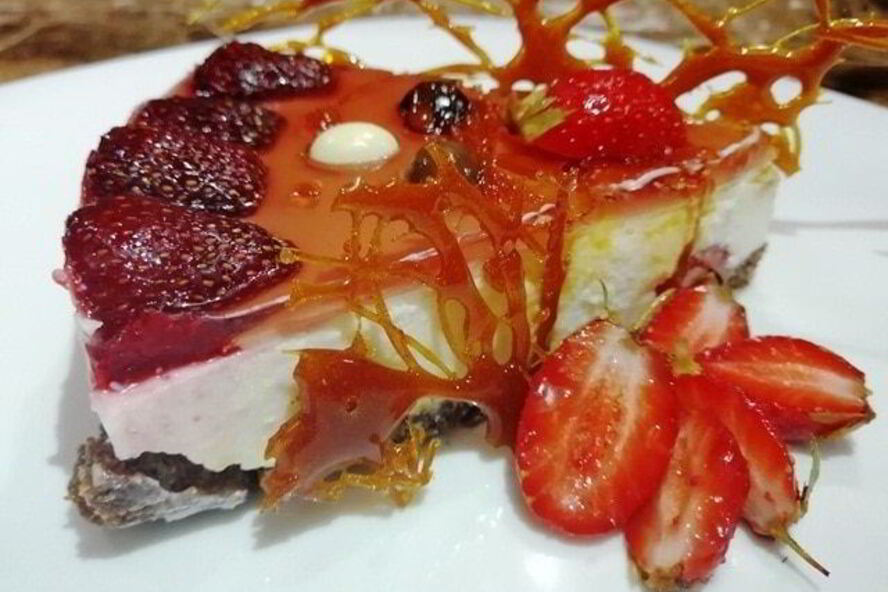 Рецепт чизкейка без выпечки с клубникой