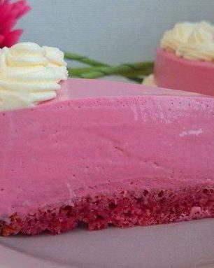 Холодный розовый чизкейк