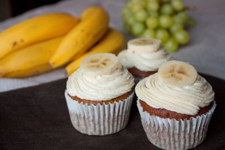 Рецепт банановых капкейков с корично-медовым кремом