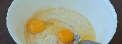 двухцветный манный кекс с целыми грушами. Шаг 2