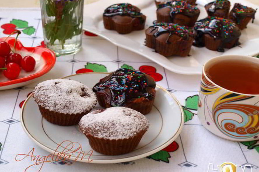 Рецепт шоколадных кексов с вишней