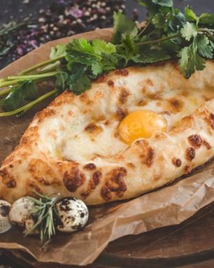 Хачапури по аджарски из слоеного теста