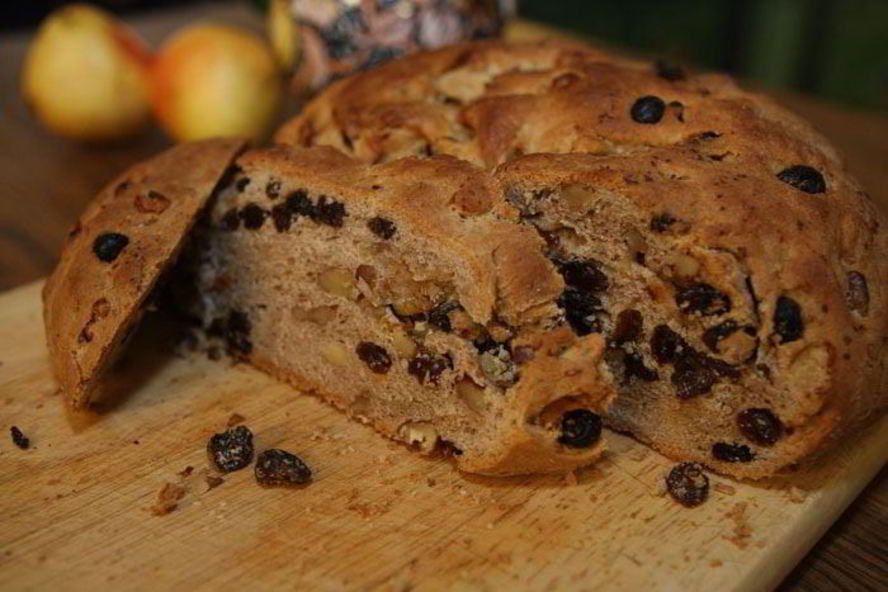 Рецепт домашнего хлеба с корицей и изюмом