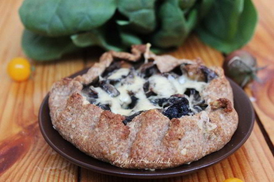 Рецепт мини-галетов из цельнозерновой муки с лесными грибами