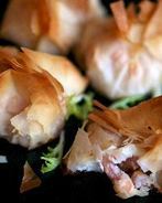 Конвертики из фило с фетой и креветками