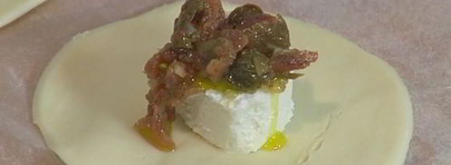 конвертики с козьим сыром, каперсами и анчоусами. Шаг 6