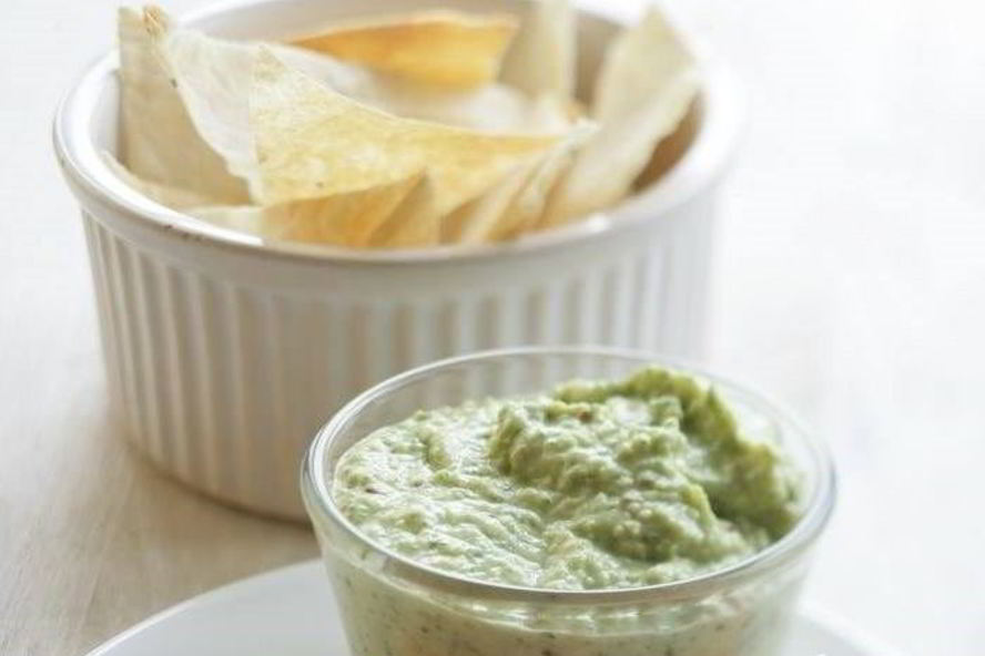 Рецепт чипсов из лаваша с соусом из авокадо