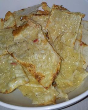 Чипсы из лаваша с яйцом сыром и колбасой