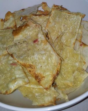 Чипсы из лаваша с яйцом сыром и колбасой