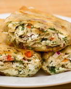 Лаваш с курицей, помидорами и сыром