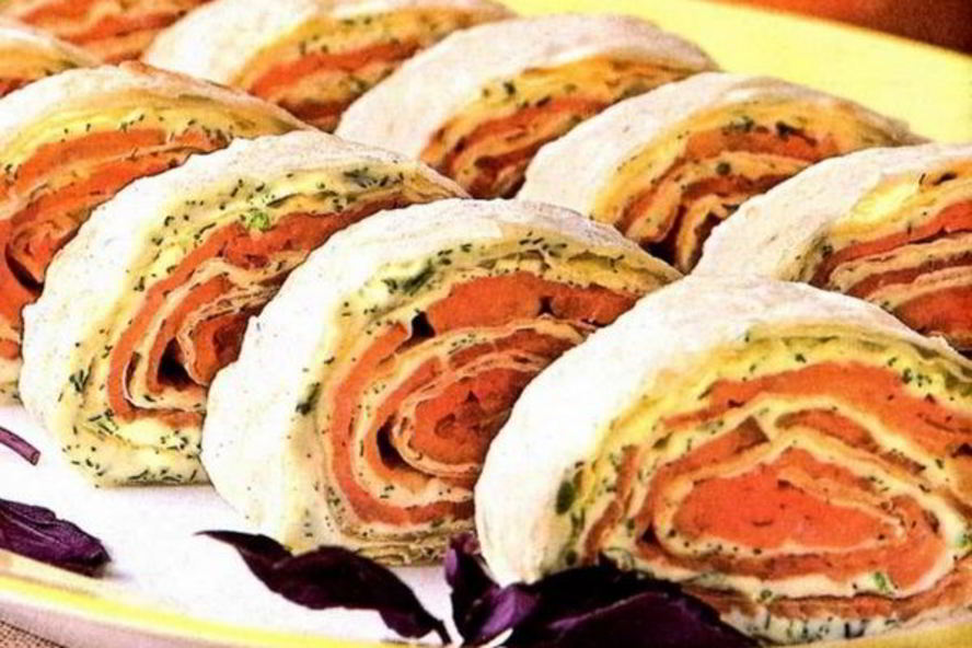 Рецепт рулетов из тонкого лаваша с семгой и сыром