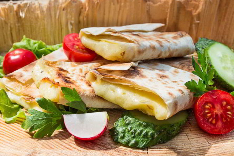 Рецепт сулугуней в лаваше на углях