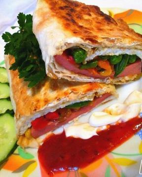 Сытный завтрак в лаваше