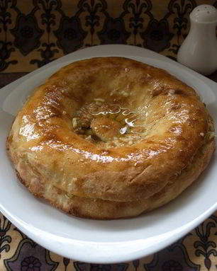 Толстый лаваш с сыром и бужениной