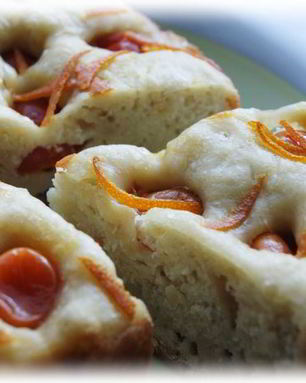 Фокачча с помидорами черри и цедрой апельсина в мультиварке