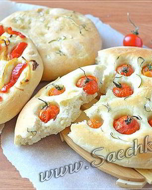 Фокачча с помидорами и перцем