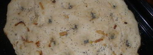 картофельная фокачча с жареным луком и маком. Шаг 10