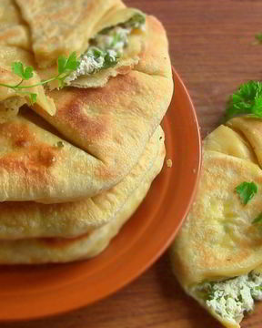 Лепешки к шашлыку с зеленью и творогом