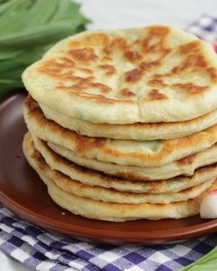 Лепешки с черемшой и адыгейским сыром