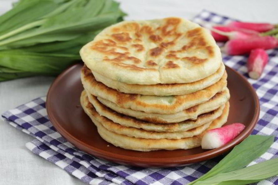 Рецепт лепешек с черемшой и адыгейским сыром