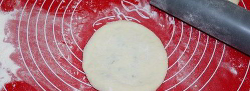 лепешки с черемшой и адыгейским сыром. Шаг 6