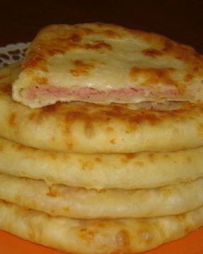 Лепешки с ветчиной и сыром