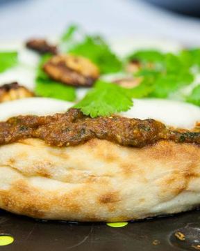 Пряная лепешка с сыром