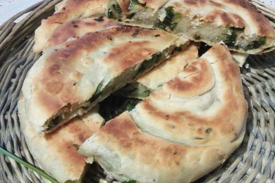 Рецепт слоеных лепешек на топленом масле с сезонной зеленью