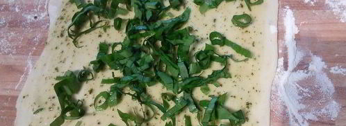 слоеные лепешки на топленом масле с сезонной зеленью. Шаг 7