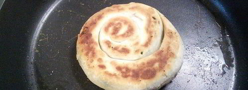 слоеные лепешки на топленом масле с сезонной зеленью. Шаг 10